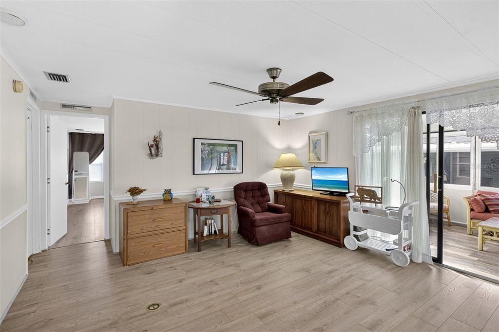 Active With Contract: $182,500 (2 beds, 2 baths, 1456 Square Feet)
