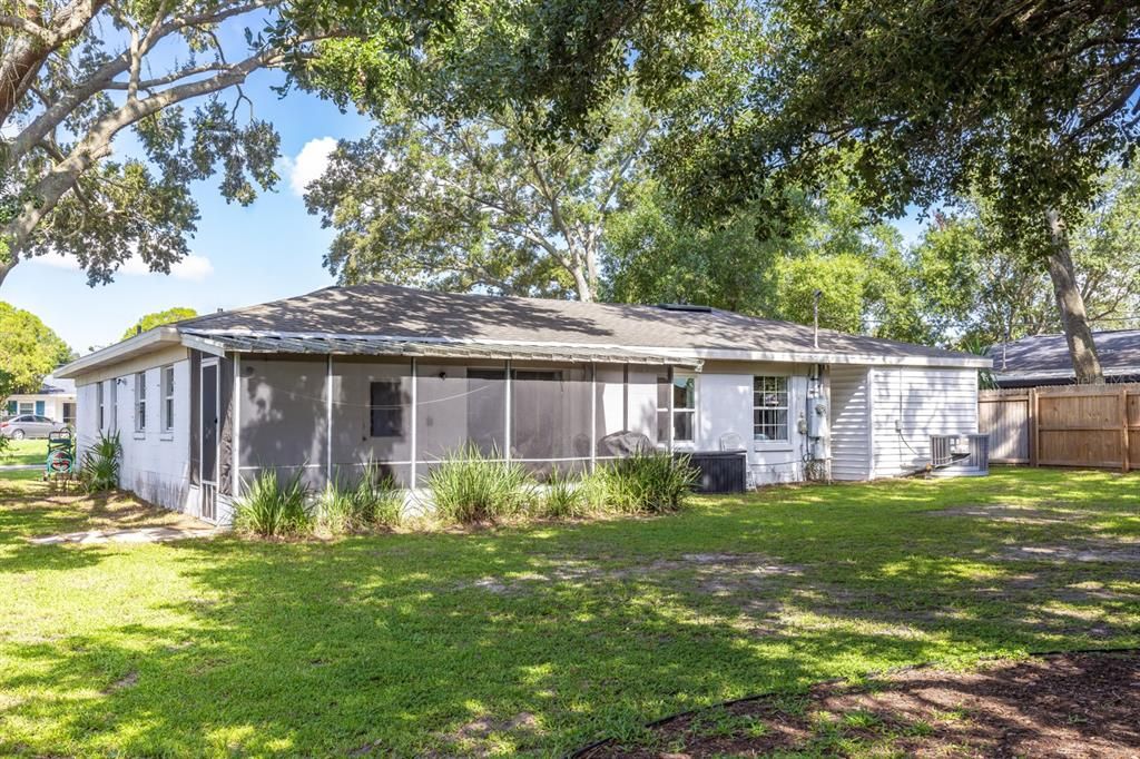 Active With Contract: $315,000 (3 beds, 2 baths, 1284 Square Feet)
