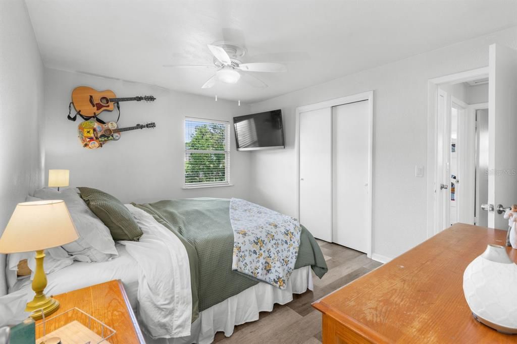 Active With Contract: $315,000 (3 beds, 2 baths, 1284 Square Feet)