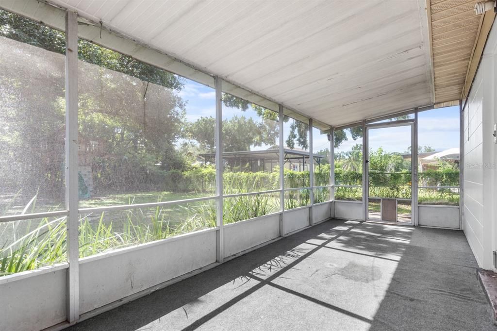 Active With Contract: $315,000 (3 beds, 2 baths, 1284 Square Feet)