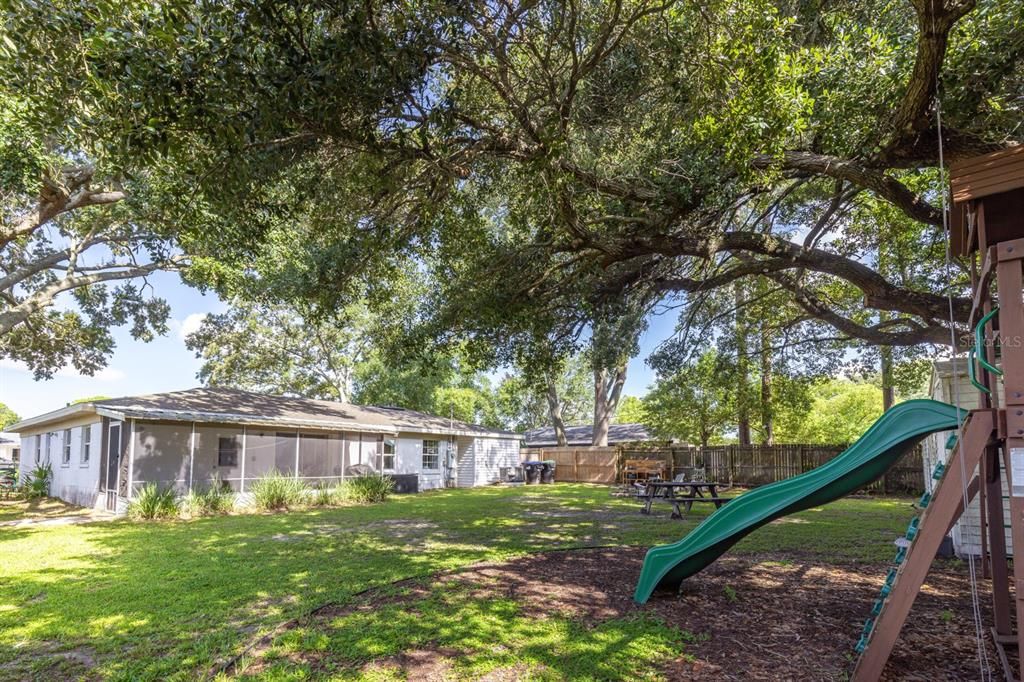 Active With Contract: $315,000 (3 beds, 2 baths, 1284 Square Feet)