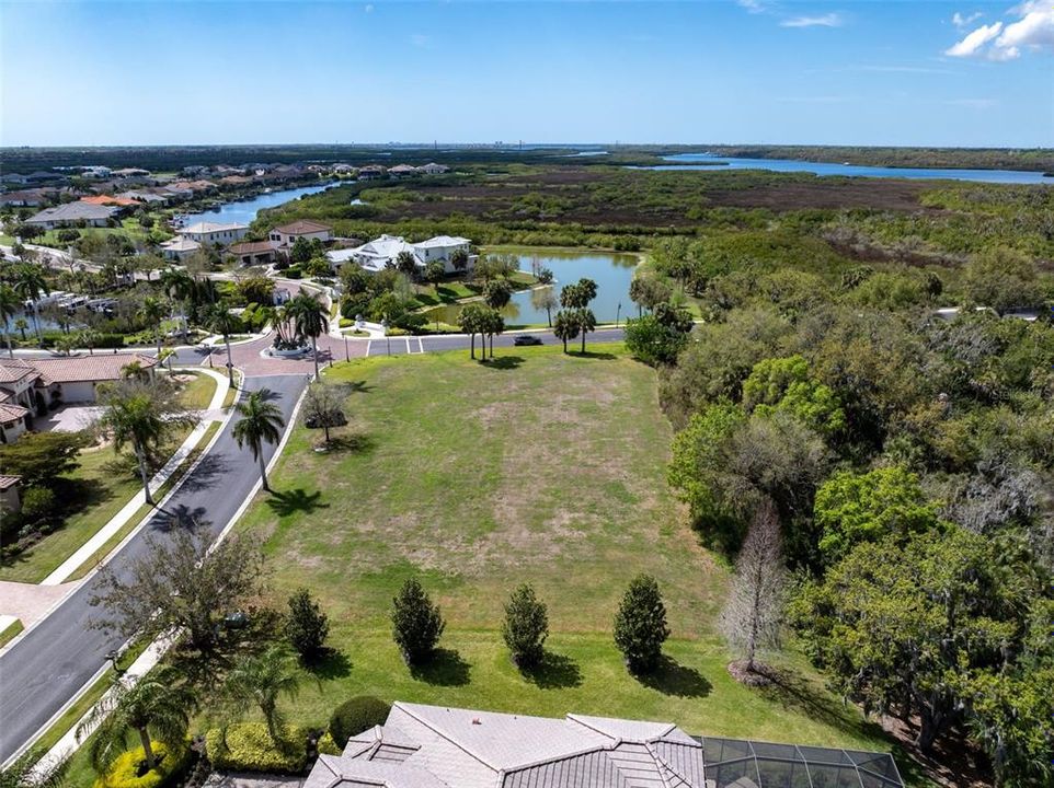En Venta: $310,000 (0.44 acres)