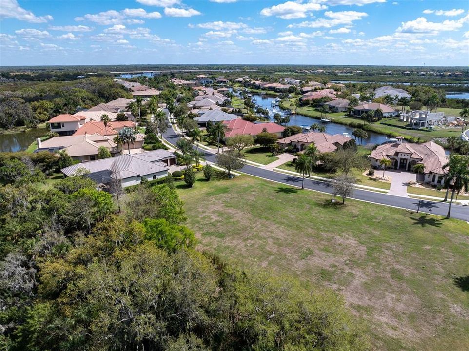 En Venta: $310,000 (0.44 acres)