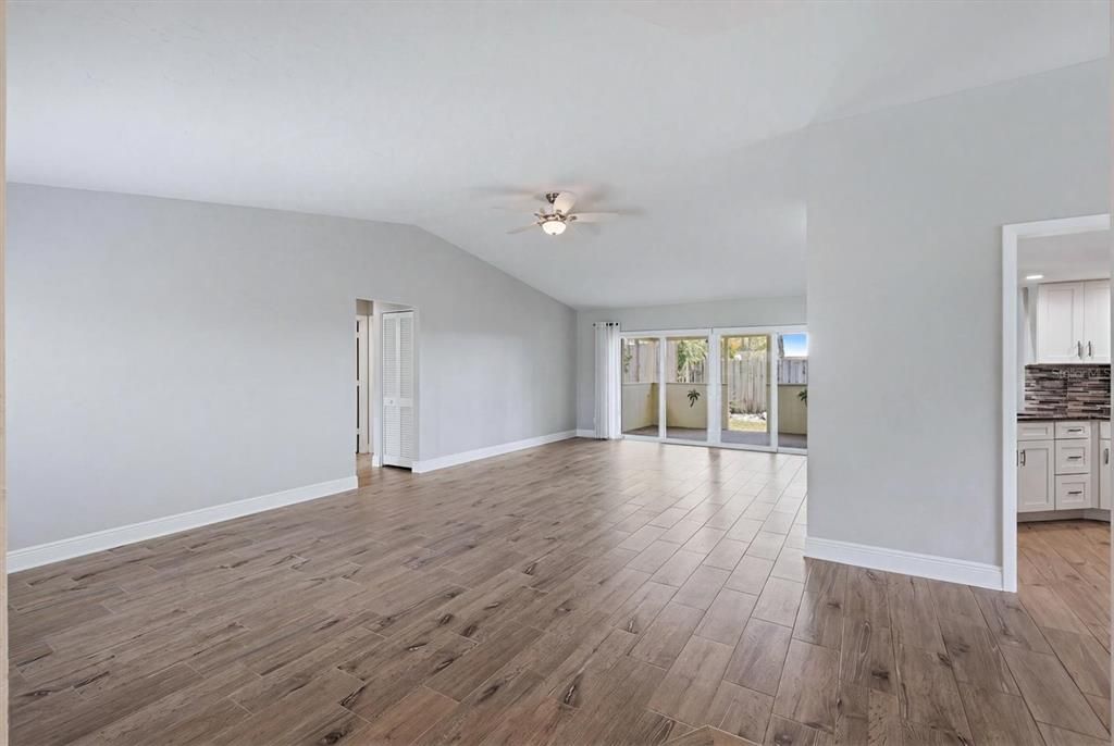 Activo con contrato: $415,000 (3 camas, 2 baños, 1616 Pies cuadrados)