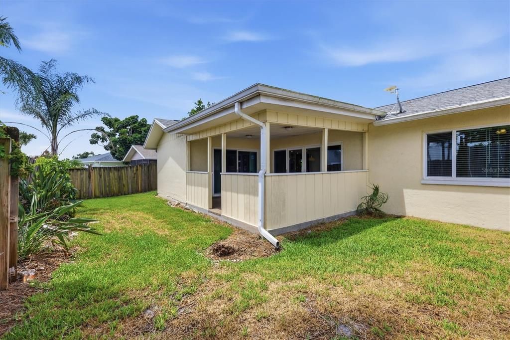 Activo con contrato: $415,000 (3 camas, 2 baños, 1616 Pies cuadrados)