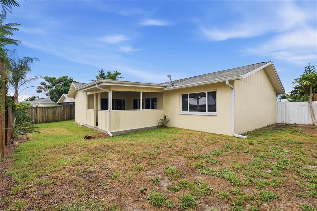 Activo con contrato: $415,000 (3 camas, 2 baños, 1616 Pies cuadrados)