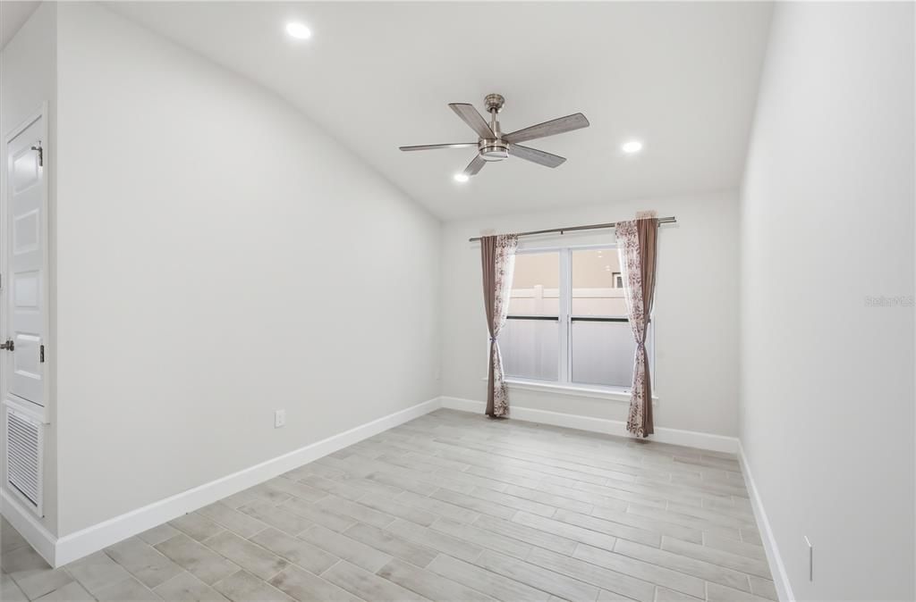For Rent: $2,195 (4 beds, 2 baths, 1815 Square Feet)