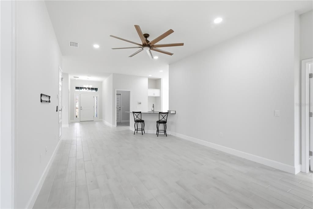 For Rent: $2,195 (4 beds, 2 baths, 1815 Square Feet)