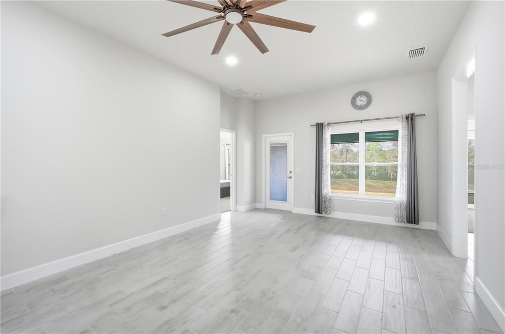 For Rent: $2,195 (4 beds, 2 baths, 1815 Square Feet)