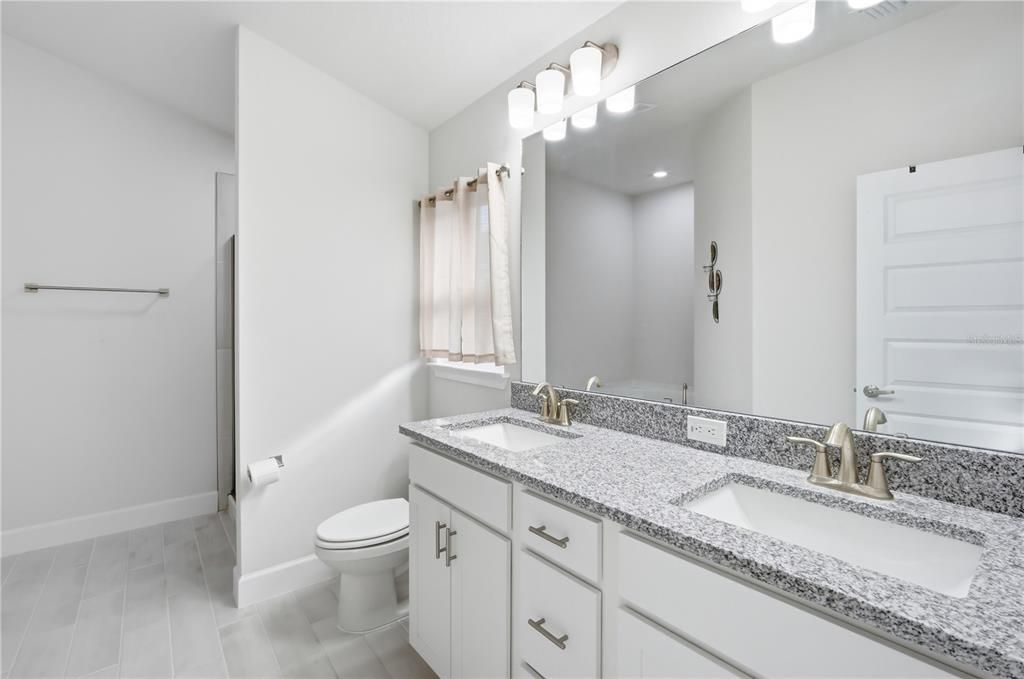 For Rent: $2,195 (4 beds, 2 baths, 1815 Square Feet)