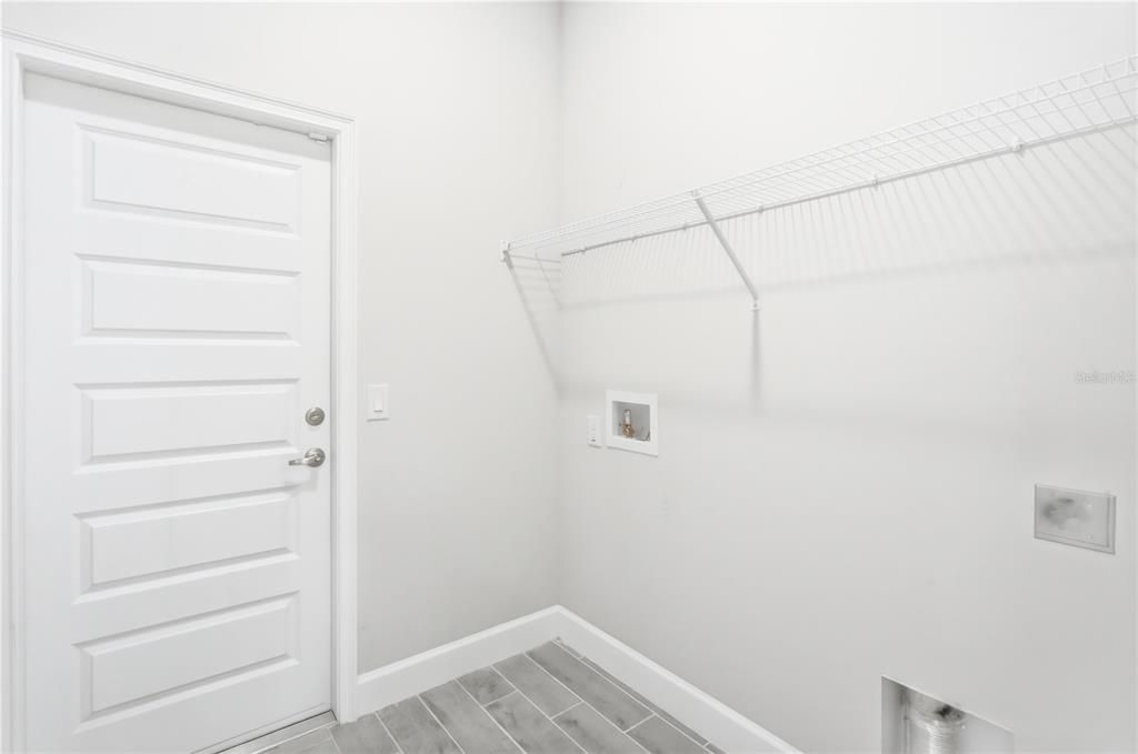 For Rent: $2,195 (4 beds, 2 baths, 1815 Square Feet)
