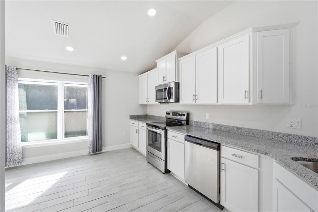 For Rent: $2,195 (4 beds, 2 baths, 1815 Square Feet)