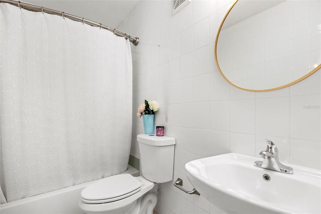 En Venta: $640,000 (4 camas, 3 baños, 2700 Pies cuadrados)