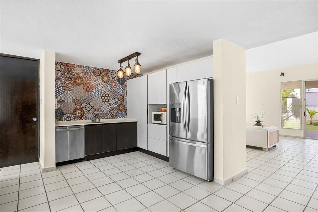En Venta: $640,000 (4 camas, 3 baños, 2700 Pies cuadrados)