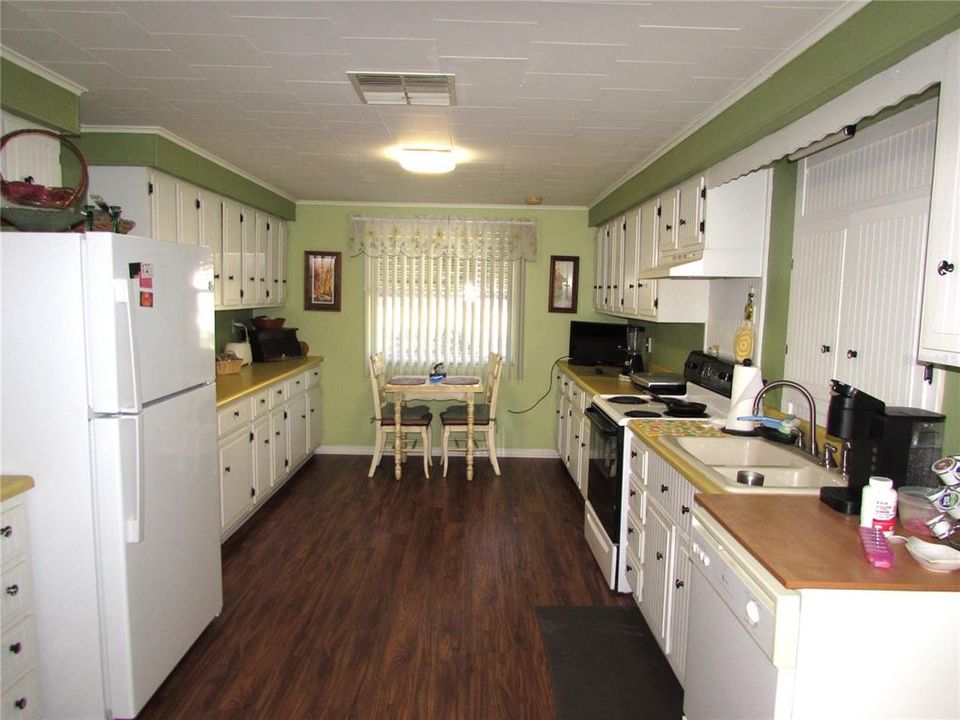 Activo con contrato: $189,000 (2 camas, 2 baños, 1128 Pies cuadrados)
