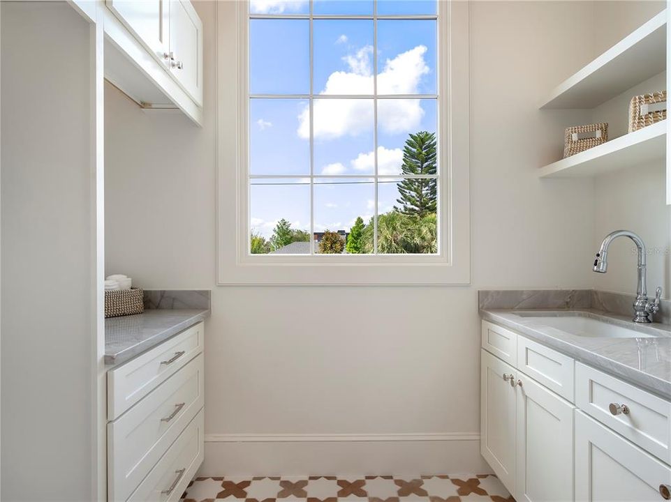 En Venta: $2,800,000 (4 camas, 3 baños, 3553 Pies cuadrados)