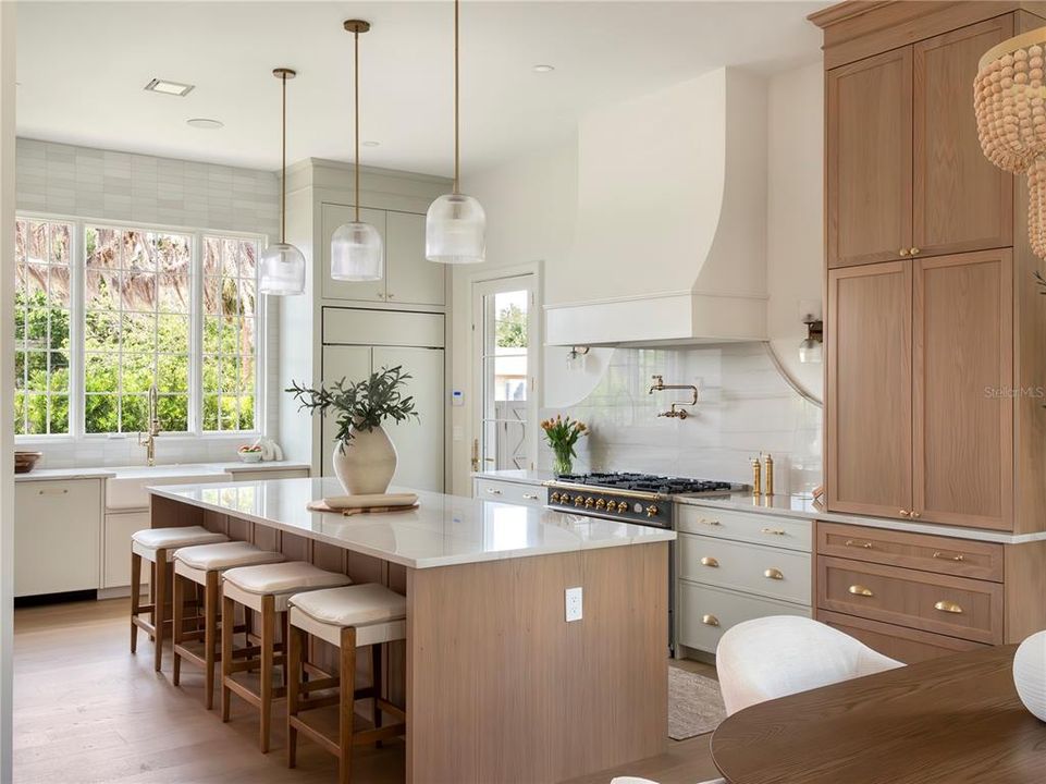 En Venta: $2,800,000 (4 camas, 3 baños, 3553 Pies cuadrados)
