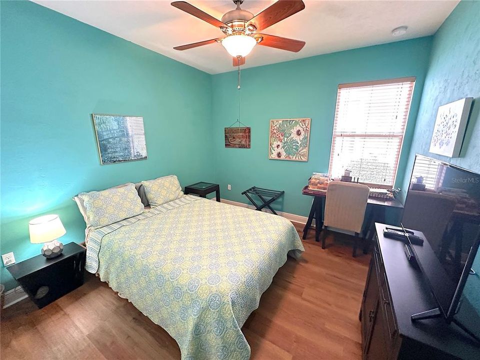 Под контрактом: $350,000 (3 спален, 2 ванн, 1724 Квадратных фут)