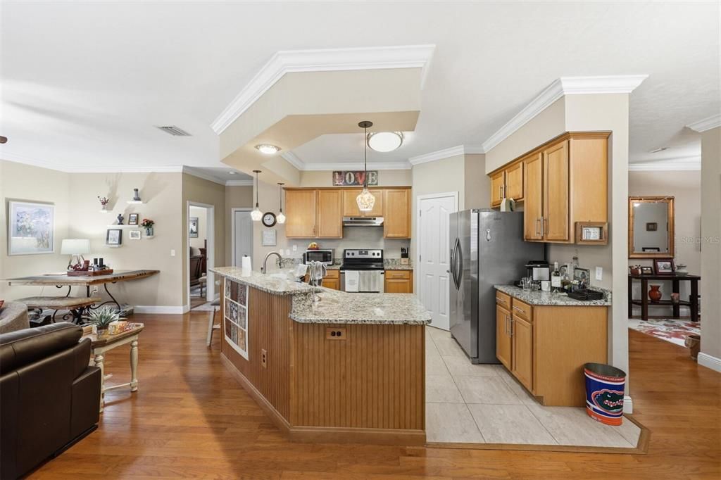 Под контрактом: $350,000 (3 спален, 2 ванн, 1724 Квадратных фут)