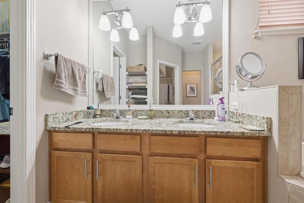 Под контрактом: $350,000 (3 спален, 2 ванн, 1724 Квадратных фут)