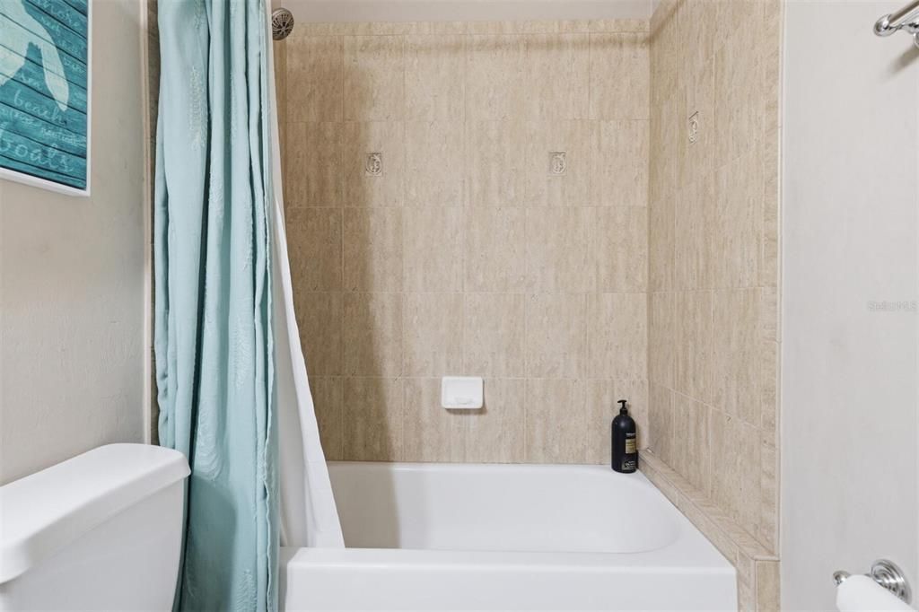 Под контрактом: $350,000 (3 спален, 2 ванн, 1724 Квадратных фут)