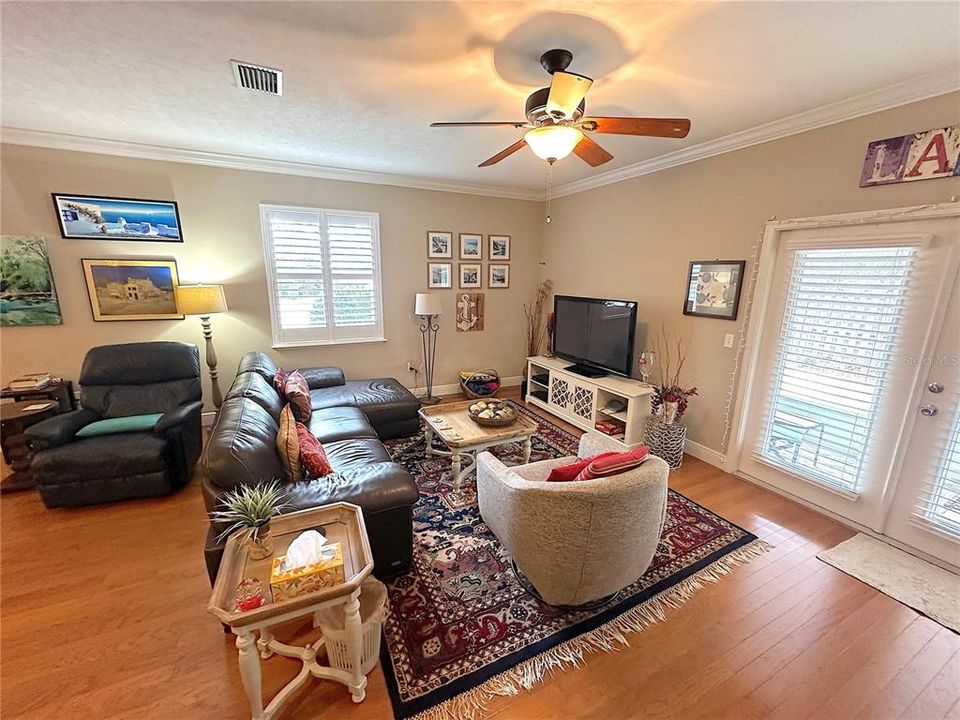 Под контрактом: $350,000 (3 спален, 2 ванн, 1724 Квадратных фут)