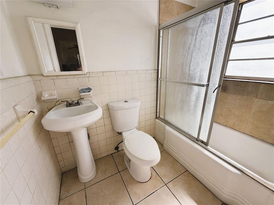 Active With Contract: $1,500 (1 beds, 1 baths, 528 Square Feet)