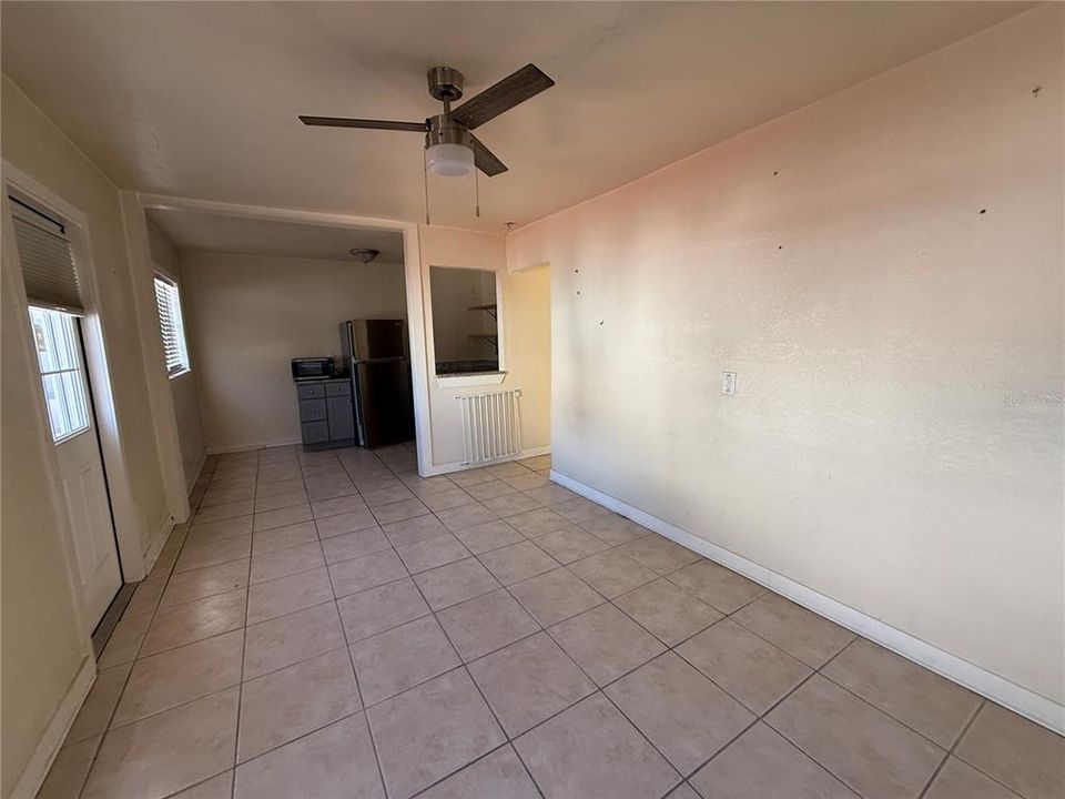Active With Contract: $1,500 (1 beds, 1 baths, 528 Square Feet)