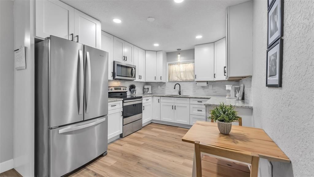 На продажу: $199,900 (2 спален, 1 ванн, 972 Квадратных фут)