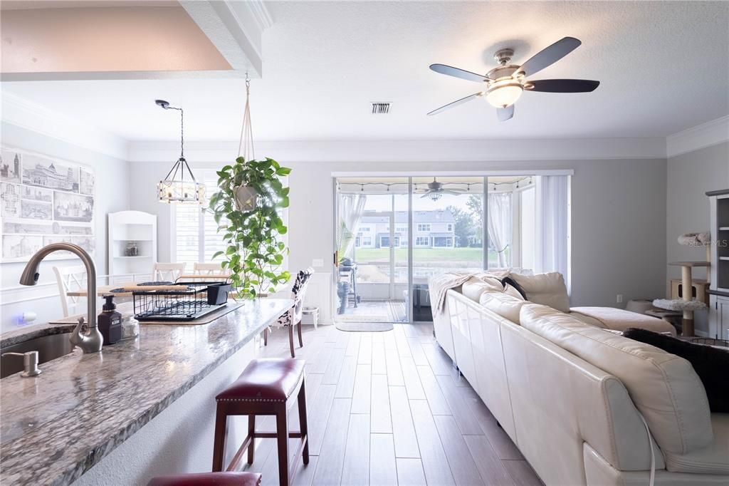 Activo con contrato: $2,390 (3 camas, 2 baños, 1666 Pies cuadrados)