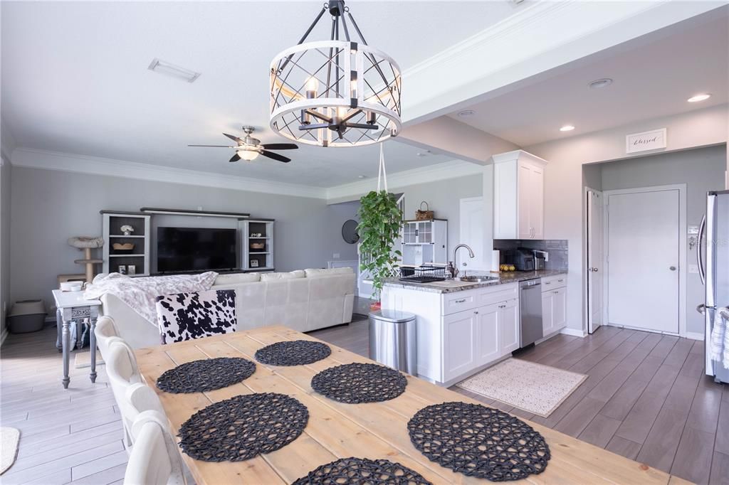 Activo con contrato: $2,390 (3 camas, 2 baños, 1666 Pies cuadrados)