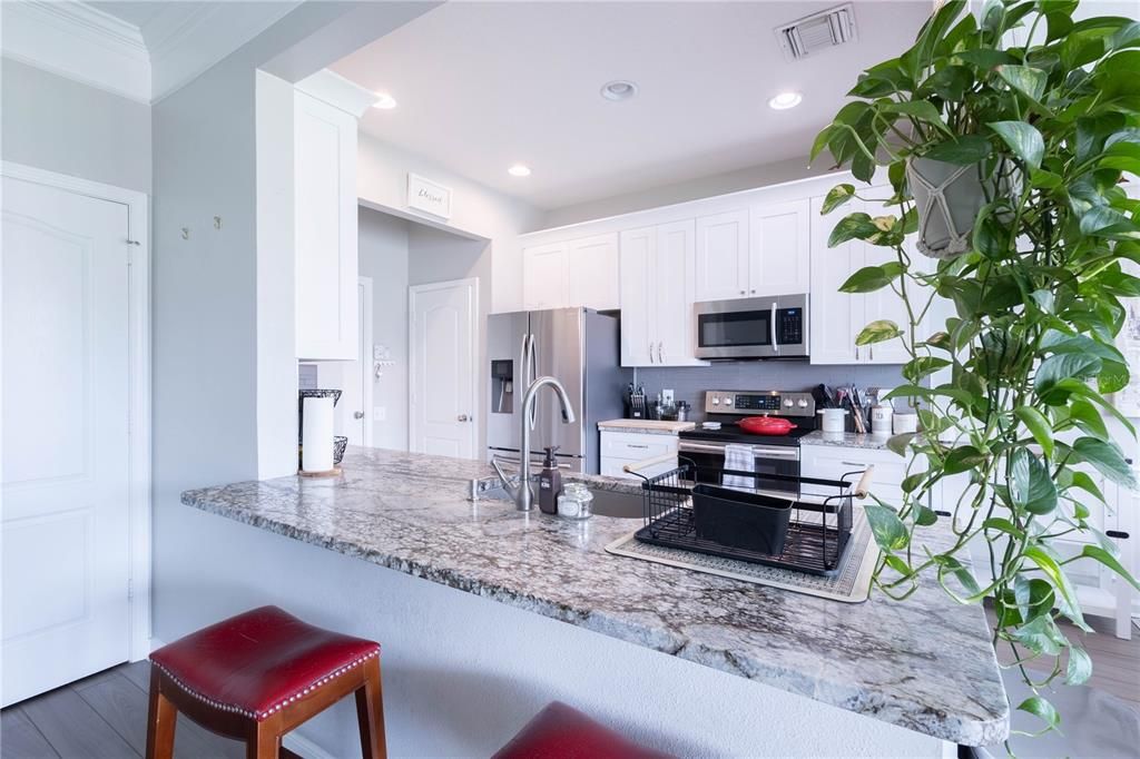 Activo con contrato: $2,390 (3 camas, 2 baños, 1666 Pies cuadrados)