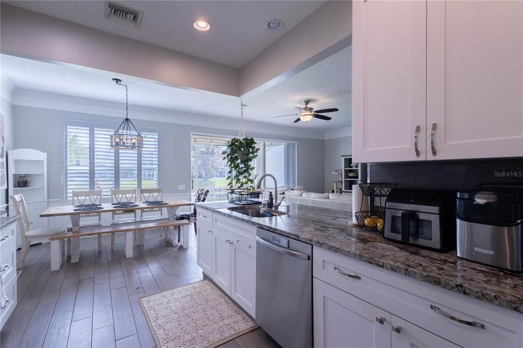 Activo con contrato: $2,390 (3 camas, 2 baños, 1666 Pies cuadrados)