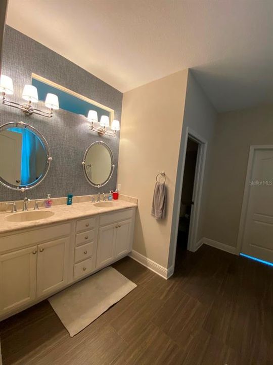 Active With Contract: $4,995 (4 beds, 2 baths, 1846 Square Feet)