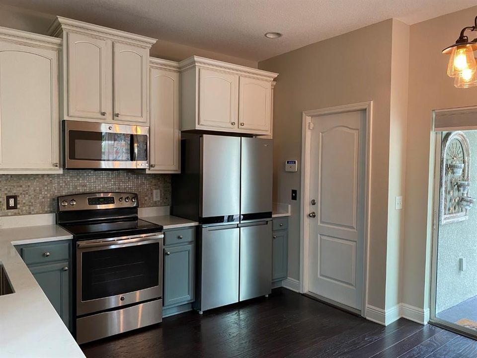 Active With Contract: $4,995 (4 beds, 2 baths, 1846 Square Feet)