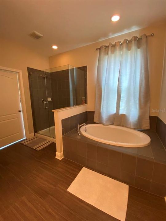 Active With Contract: $4,995 (4 beds, 2 baths, 1846 Square Feet)