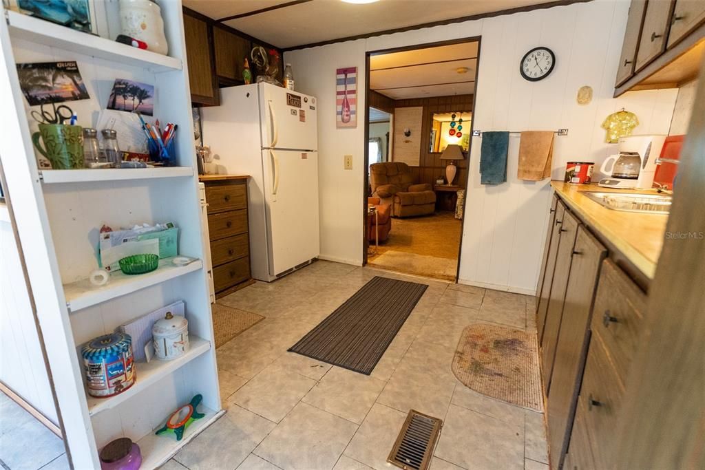 На продажу: $130,000 (2 спален, 1 ванн, 720 Квадратных фут)