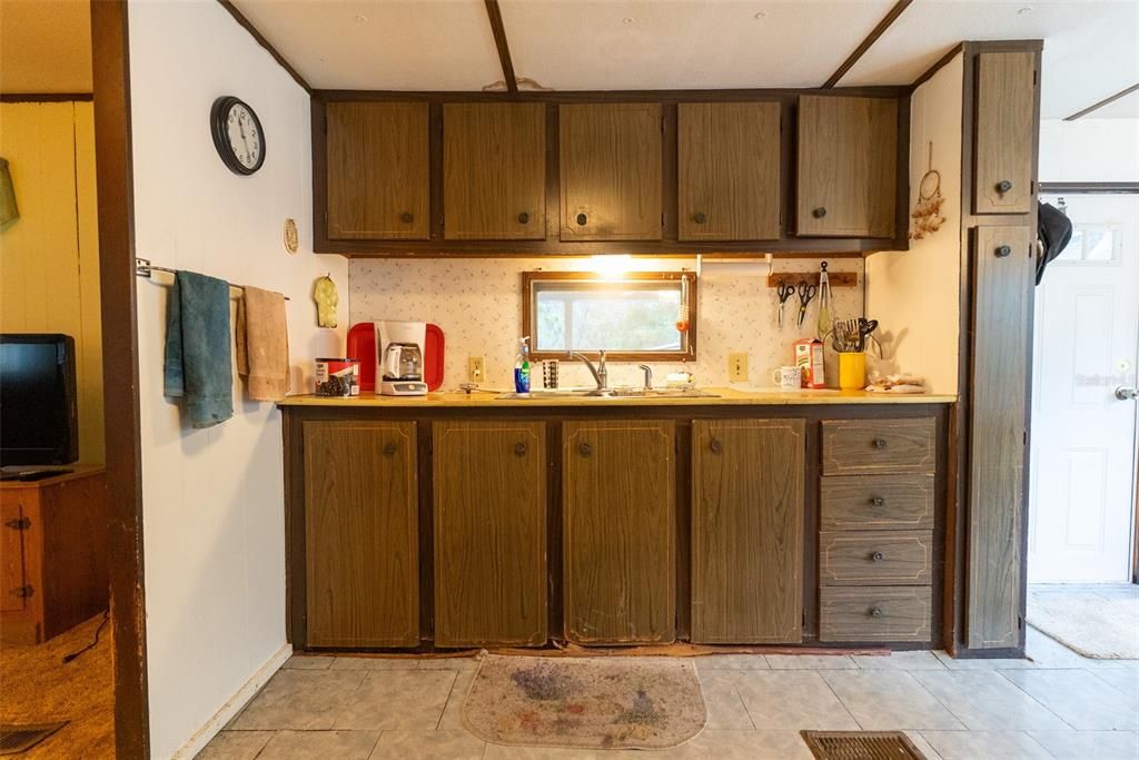На продажу: $130,000 (2 спален, 1 ванн, 720 Квадратных фут)