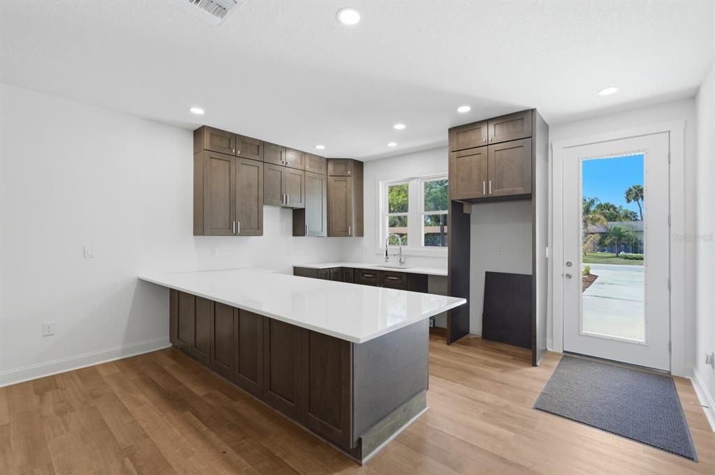 For Sale: $550,000 (6 beds, 0 baths, 2717 Square Feet)