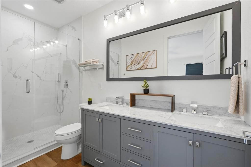 For Sale: $550,000 (6 beds, 0 baths, 2717 Square Feet)