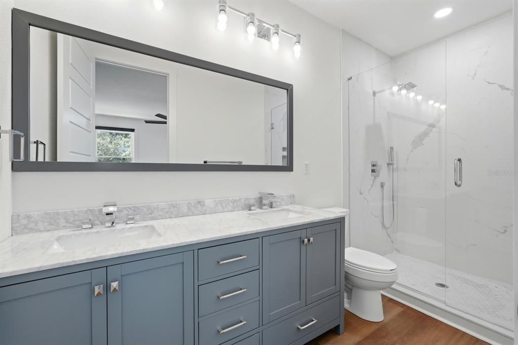 For Sale: $550,000 (6 beds, 0 baths, 2717 Square Feet)