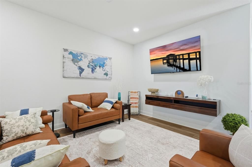 For Sale: $550,000 (6 beds, 0 baths, 2717 Square Feet)