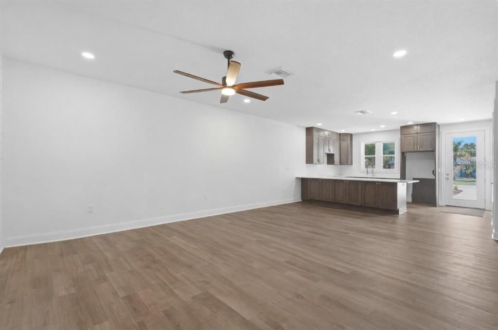 For Sale: $550,000 (6 beds, 0 baths, 2717 Square Feet)