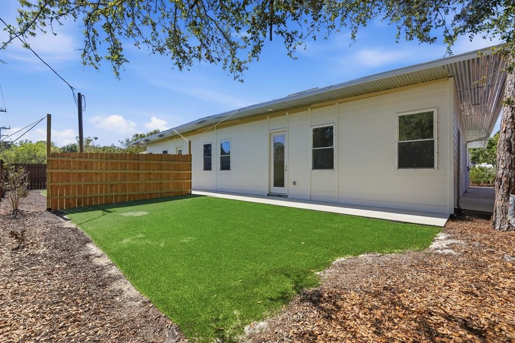 For Sale: $550,000 (6 beds, 0 baths, 2717 Square Feet)