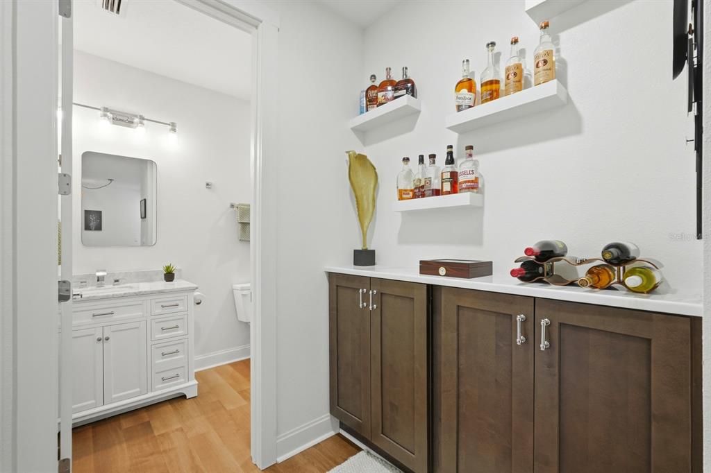 For Sale: $550,000 (6 beds, 0 baths, 2717 Square Feet)