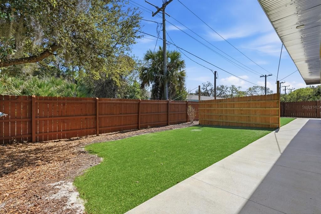 For Sale: $550,000 (6 beds, 0 baths, 2717 Square Feet)