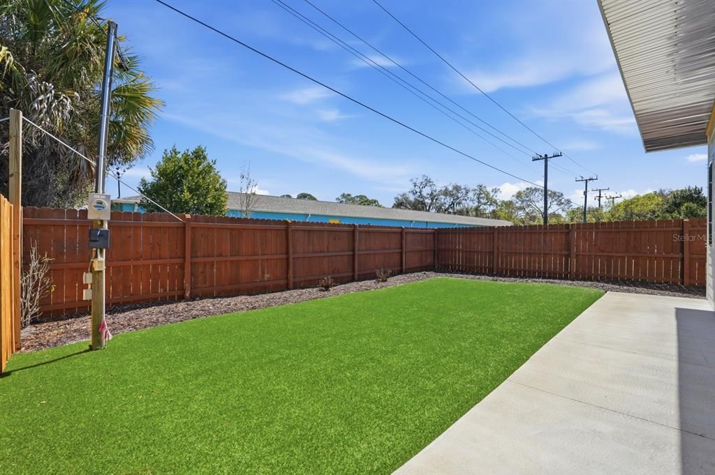 For Sale: $550,000 (6 beds, 0 baths, 2717 Square Feet)