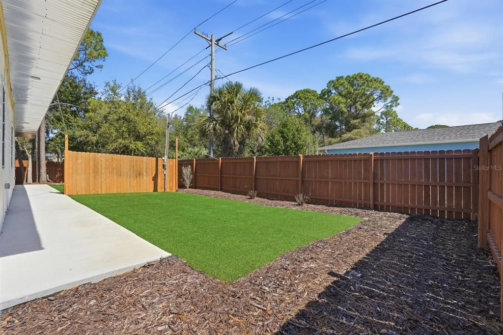 For Sale: $550,000 (6 beds, 0 baths, 2717 Square Feet)