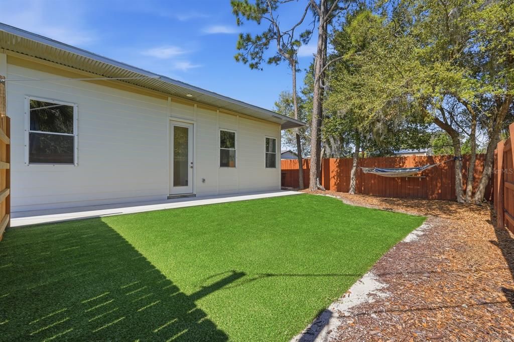 For Sale: $550,000 (6 beds, 0 baths, 2717 Square Feet)