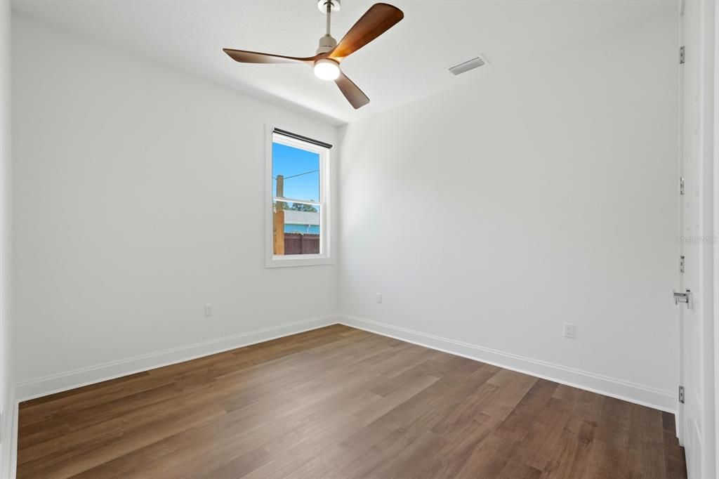 For Sale: $550,000 (6 beds, 0 baths, 2717 Square Feet)